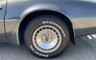 Pontiac-Firebird-1981-Coupe-18