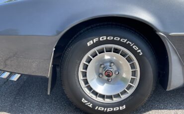 Pontiac-Firebird-1981-Coupe-19