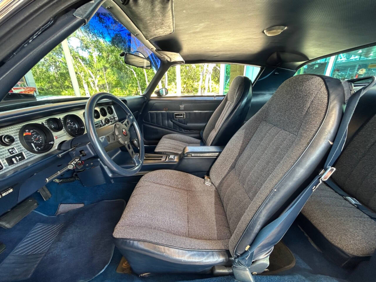 Pontiac-Firebird-1981-Coupe-25