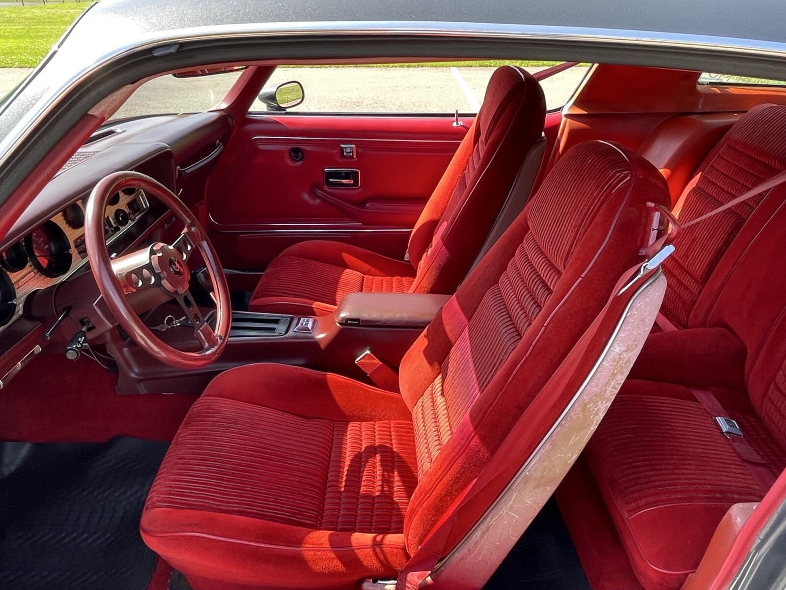 Pontiac-Firebird-1981-Coupe-35