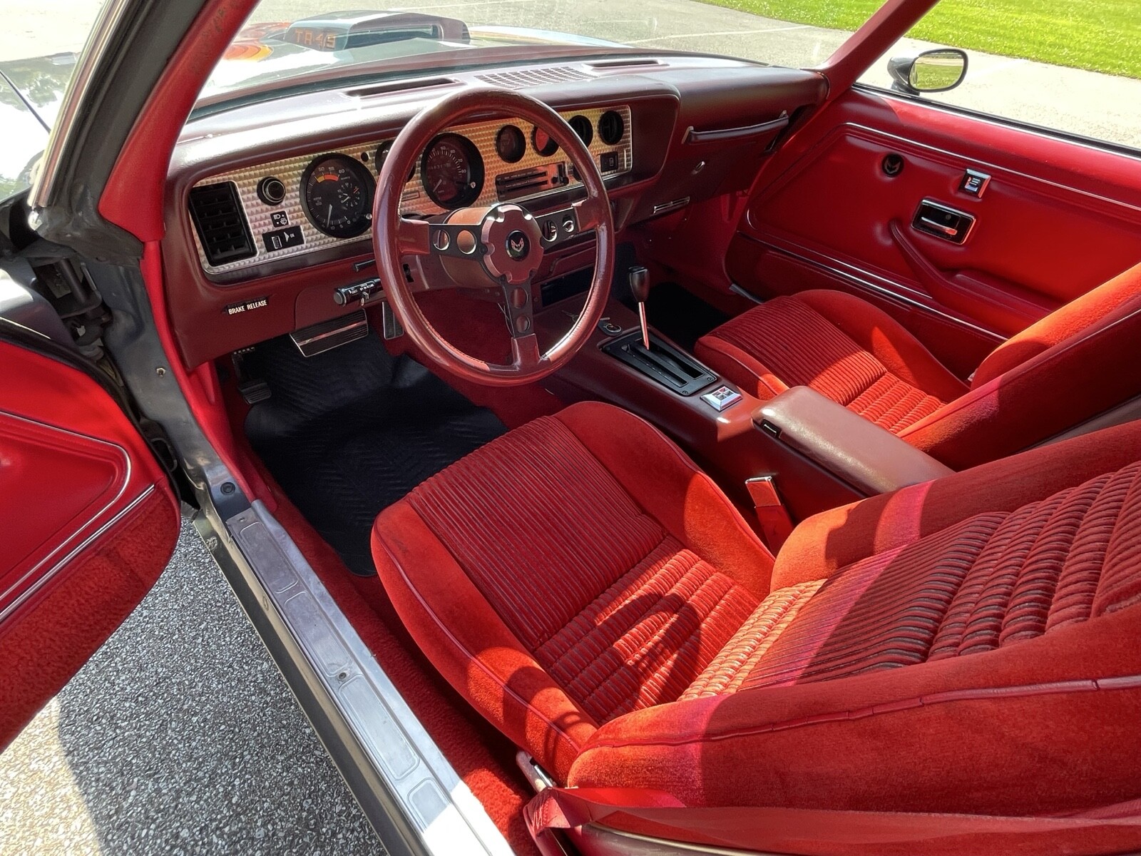 Pontiac-Firebird-1981-Coupe-36