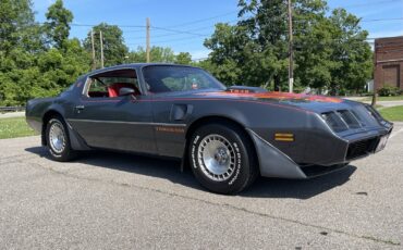 Pontiac-Firebird-1981-Coupe