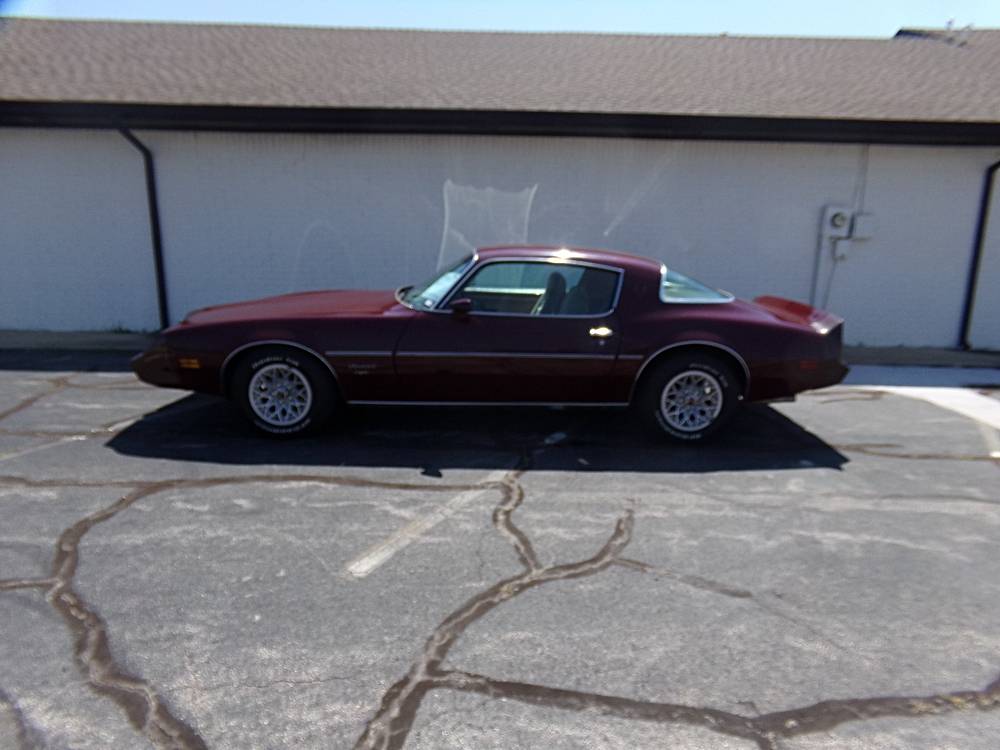 Pontiac-Firebird-1981-red-5