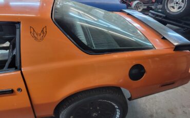 Pontiac-Firebird-1983-Coupe-1