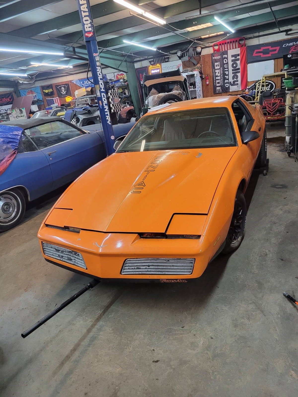 Pontiac-Firebird-1983-Coupe