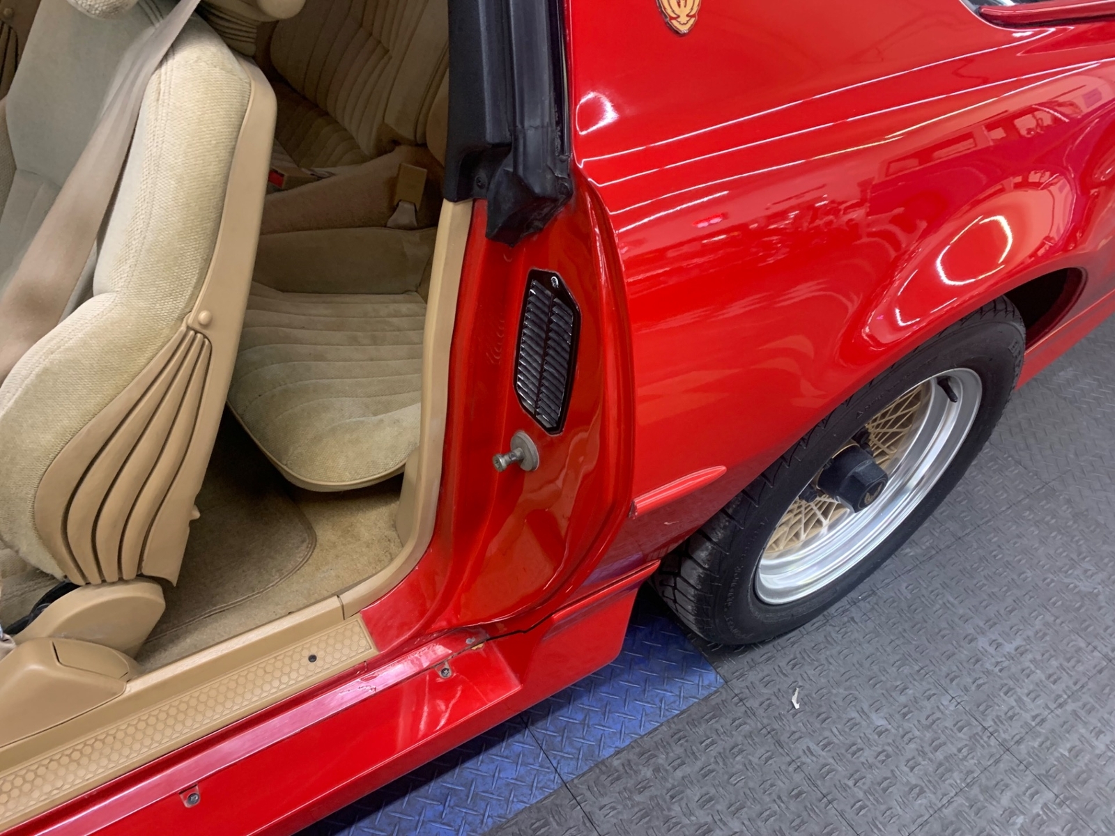 Pontiac-Firebird-1987-2-door-31