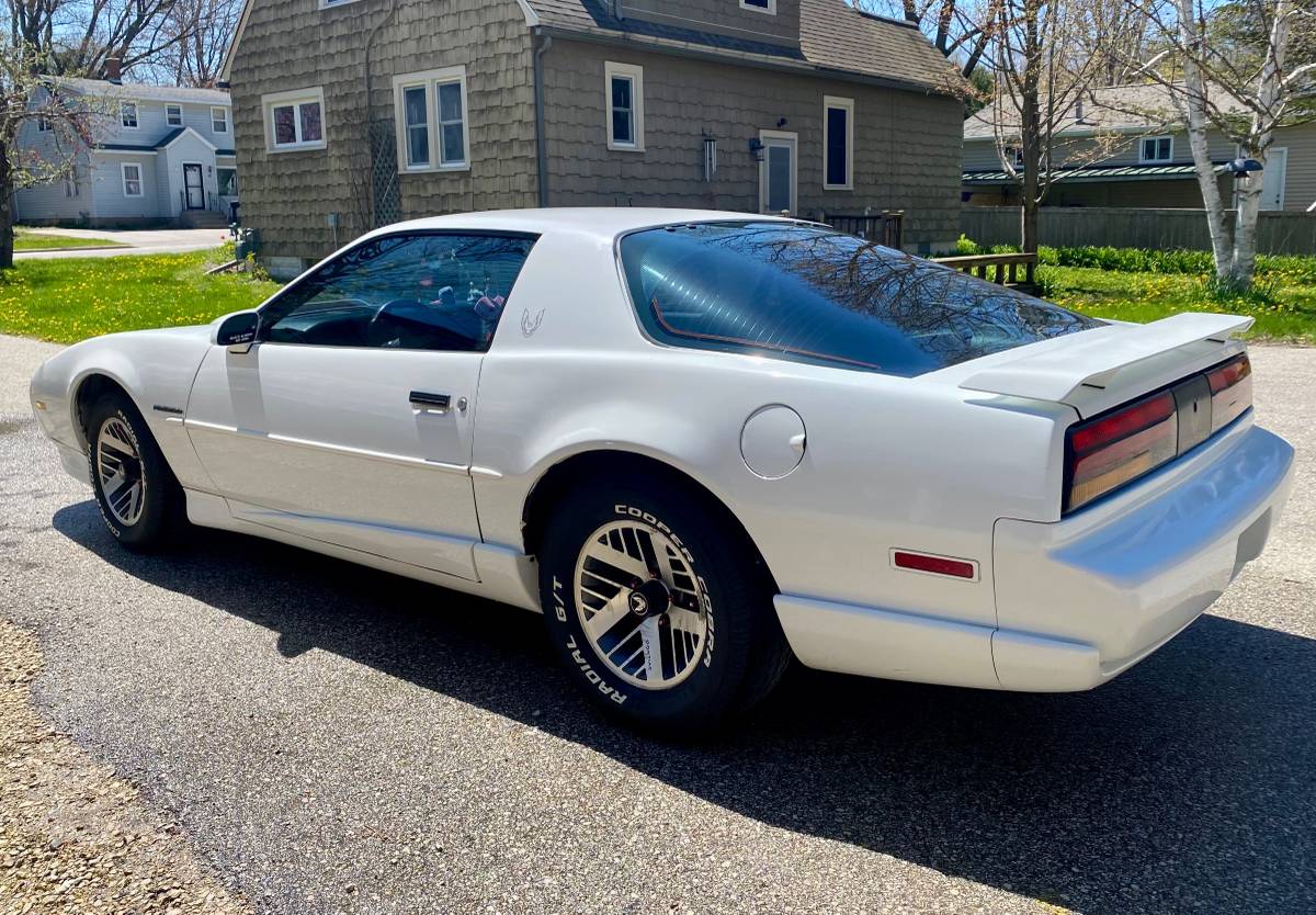 Pontiac-Firebird-1991-white-1