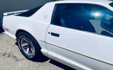 Pontiac-Firebird-1991-white-13