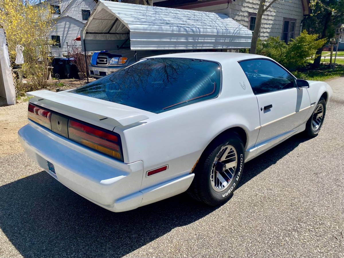 Pontiac-Firebird-1991-white-3