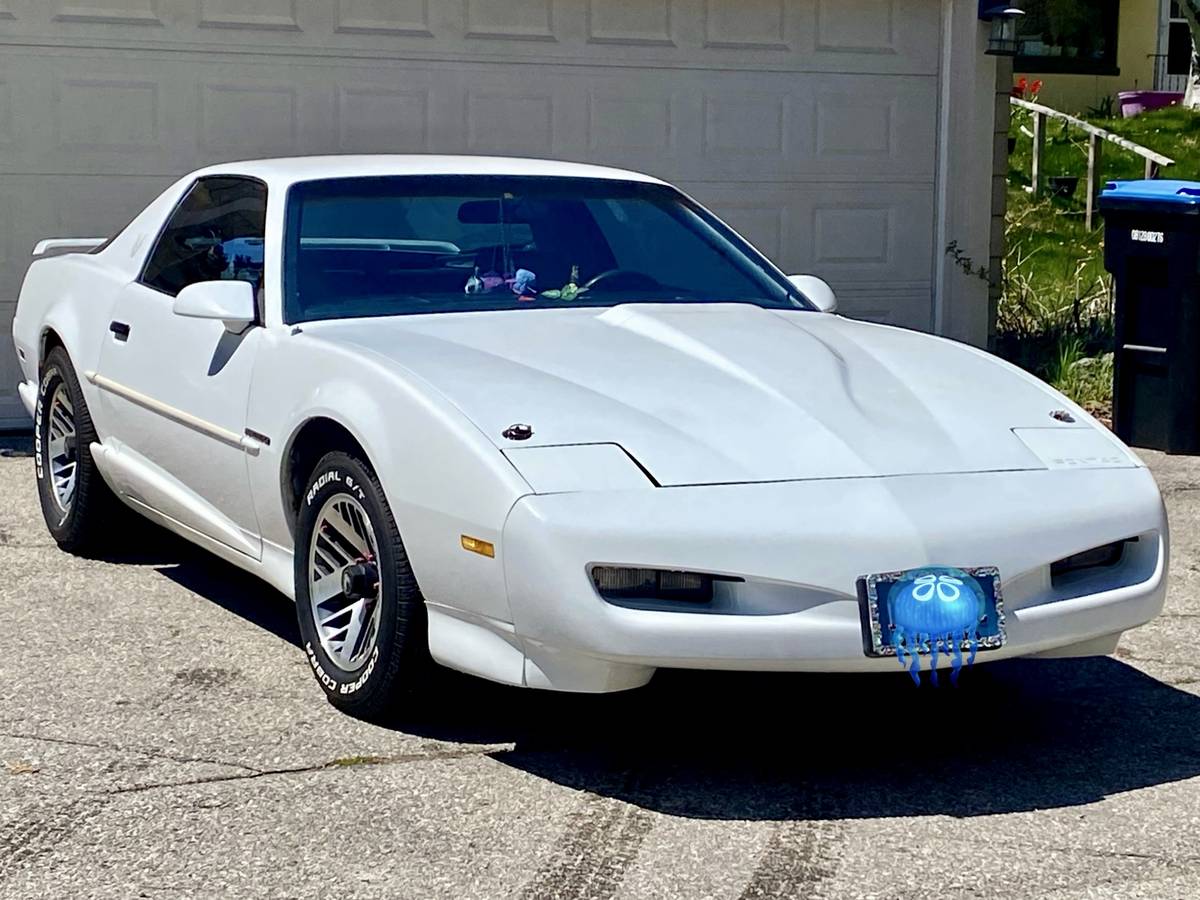 Pontiac-Firebird-1991-white-5