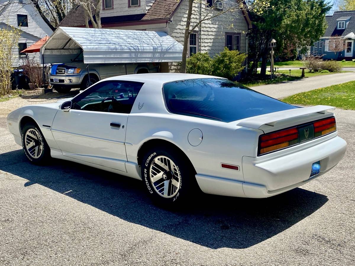 Pontiac-Firebird-1991-white-6