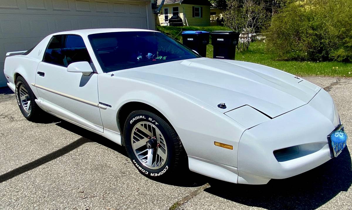 Pontiac-Firebird-1991-white-8