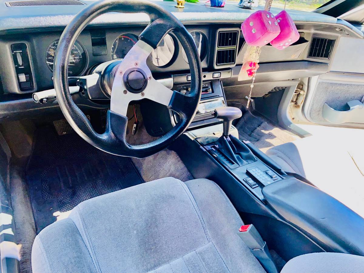 Pontiac-Firebird-1991-white-9