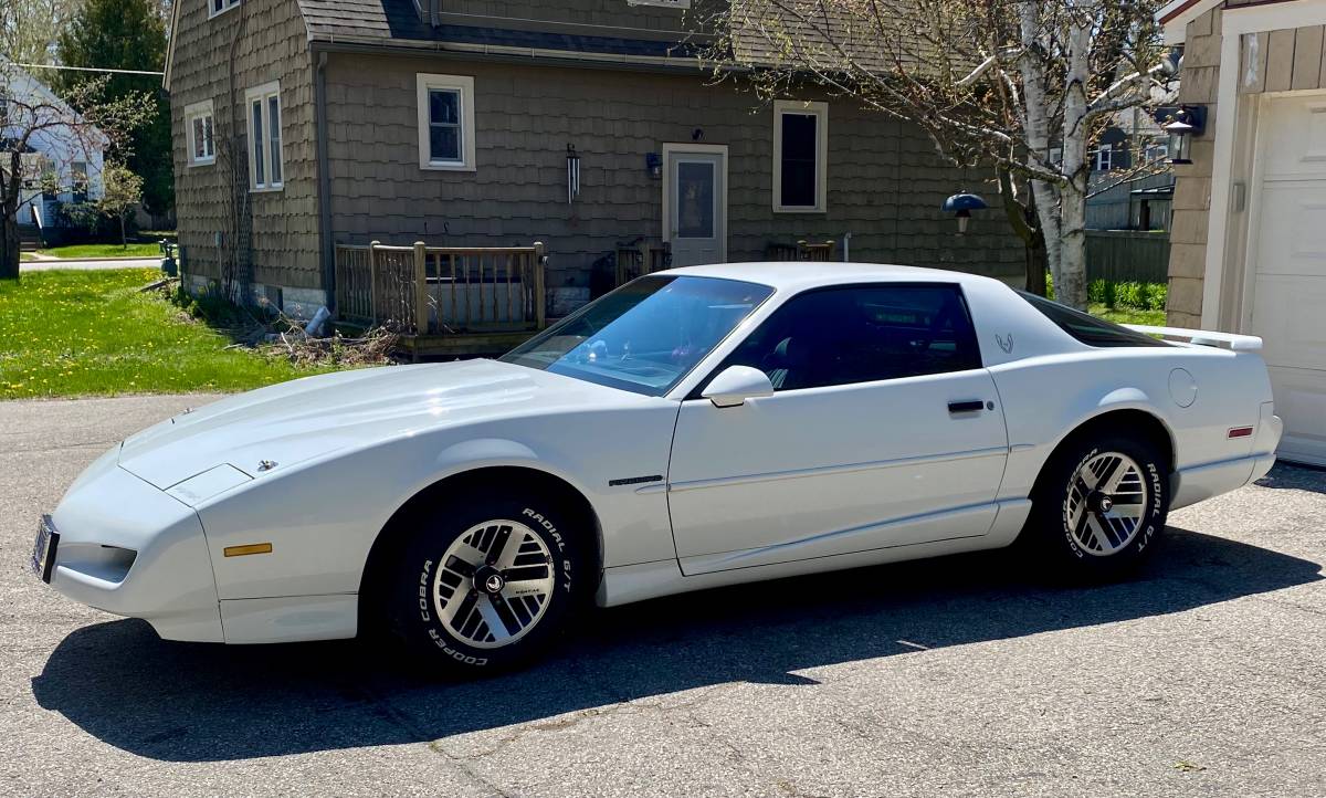 Pontiac-Firebird-1991-white