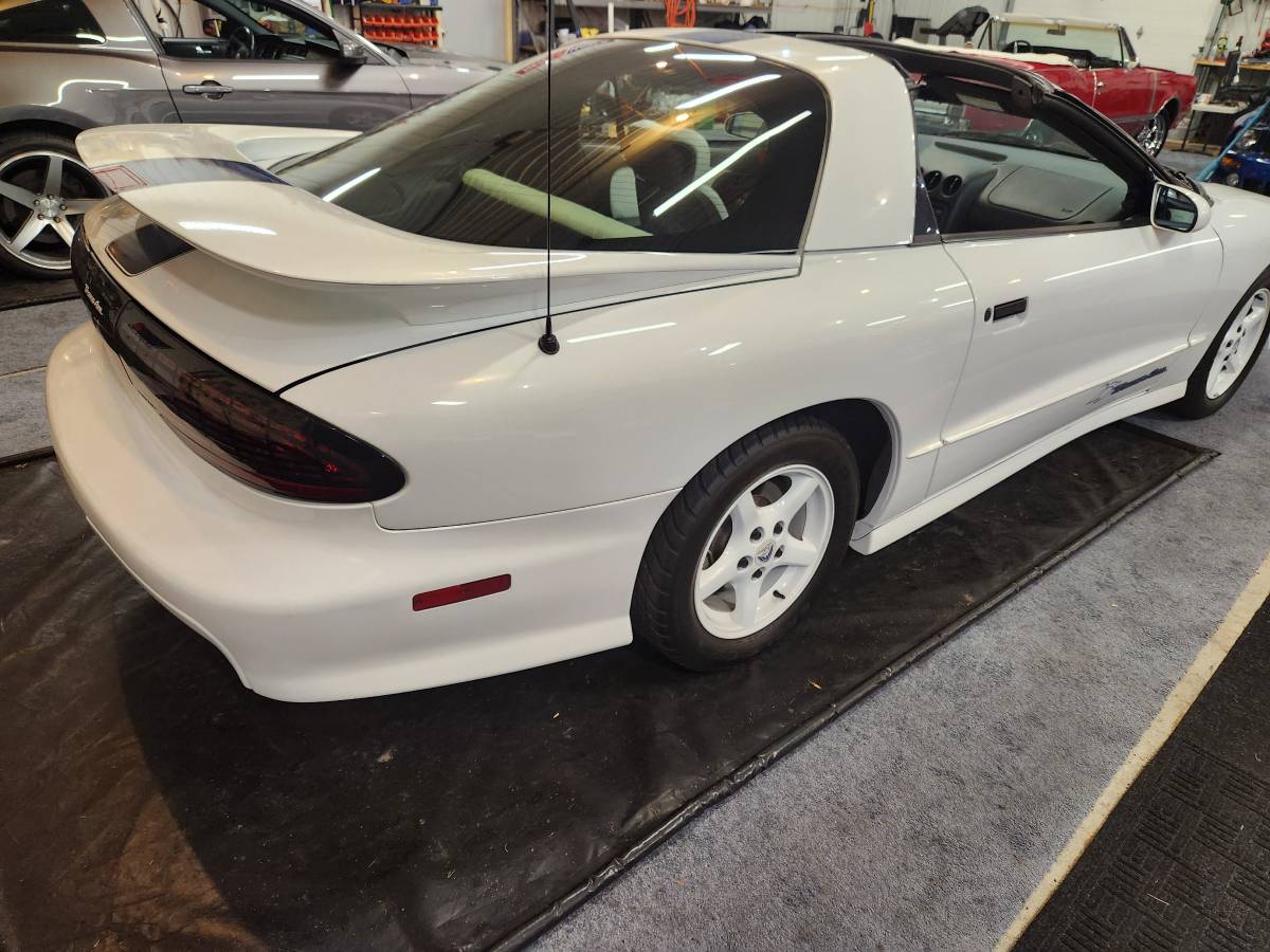 Pontiac-Firebird-1994-white-1