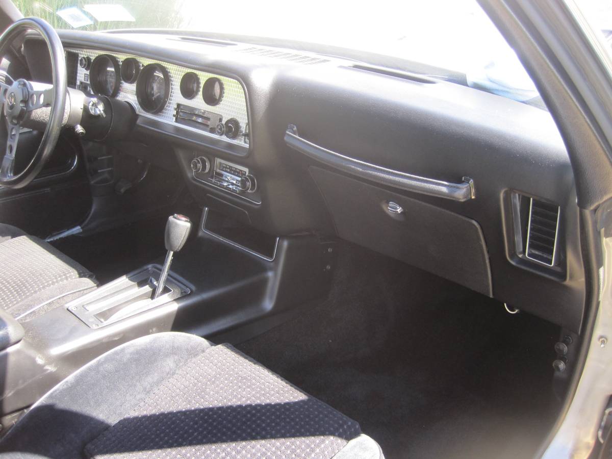 Pontiac-Firebird-formula-1979-10