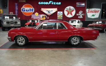 Pontiac-GTO-1964-Coupe-2