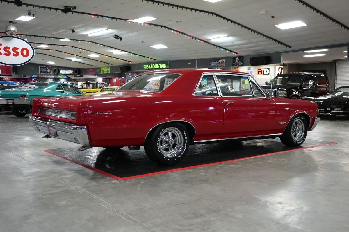 Pontiac-GTO-1964-Coupe-22