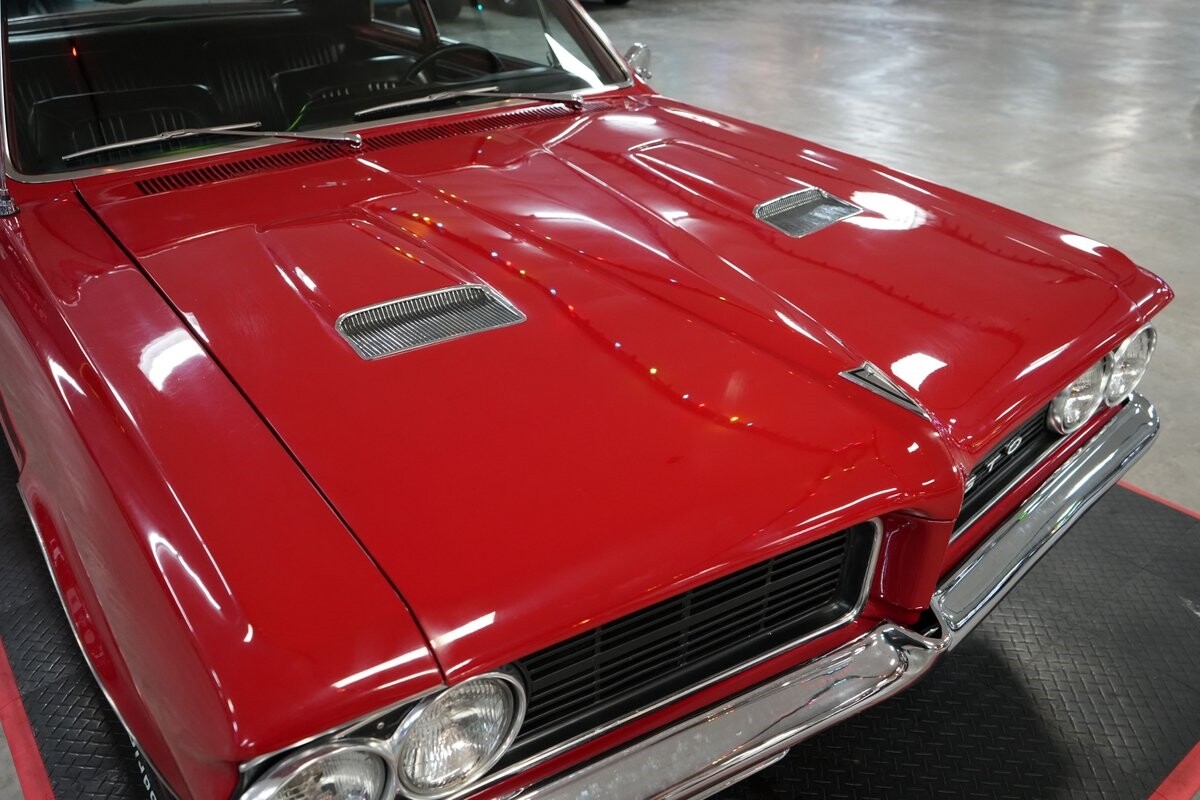 Pontiac-GTO-1964-Coupe-30