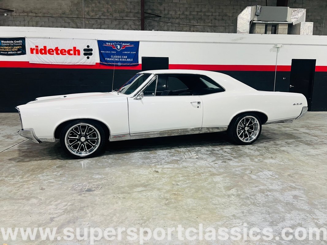 Pontiac-GTO-1967-Coupe-1
