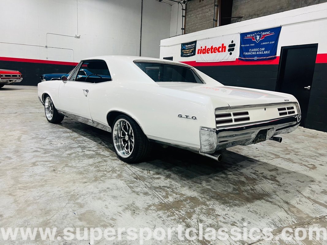 Pontiac-GTO-1967-Coupe-2