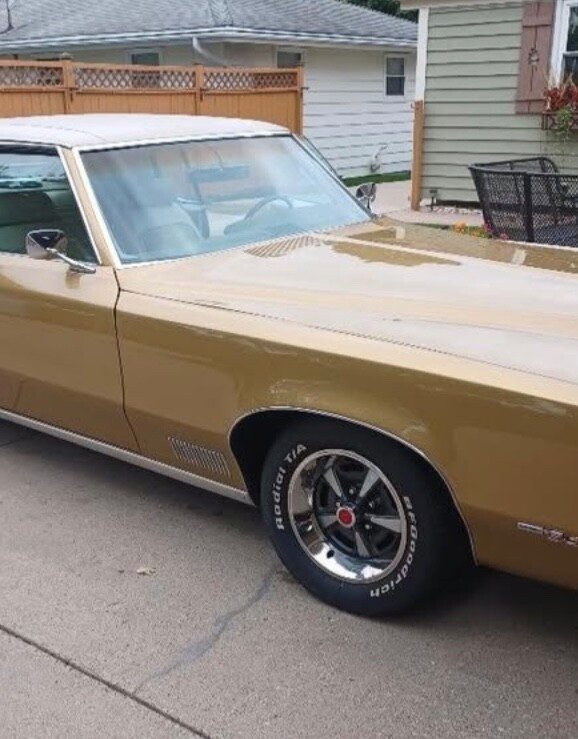 Pontiac-Grand-Prix-1970-Coupe-11