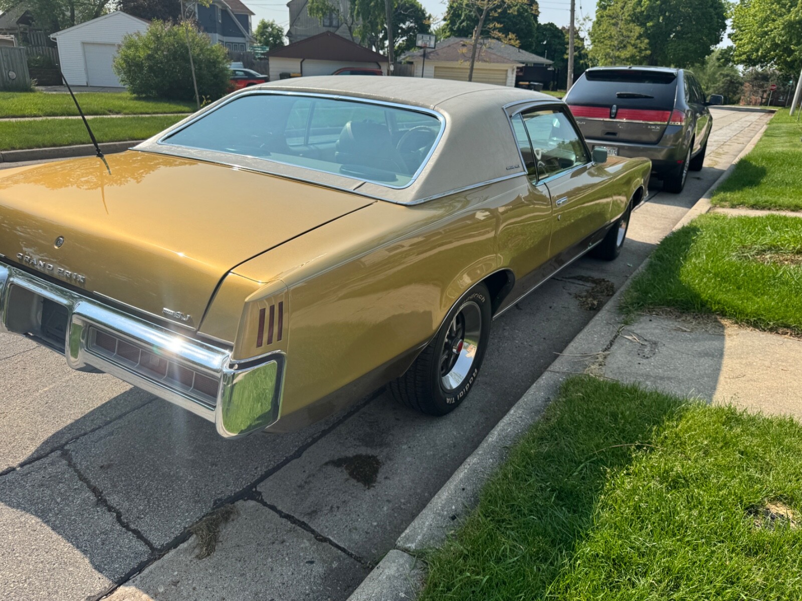 Pontiac-Grand-Prix-1970-Coupe-2