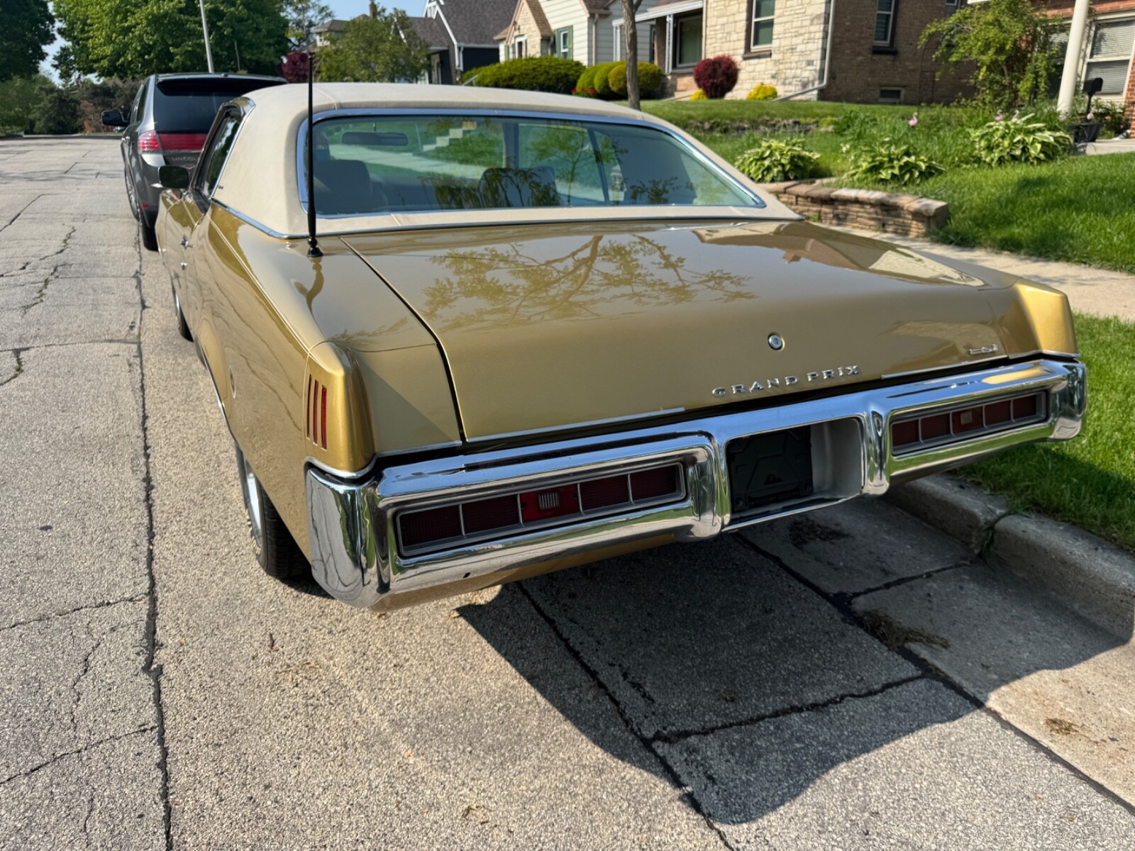 Pontiac-Grand-Prix-1970-Coupe-3