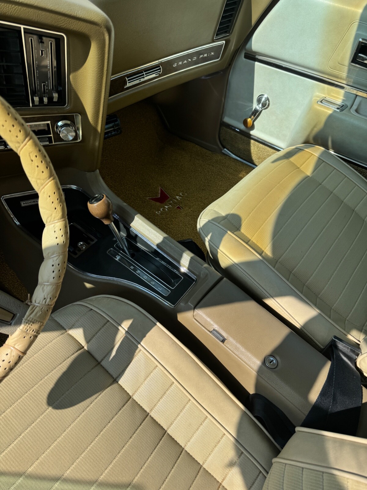 Pontiac-Grand-Prix-1970-Coupe-7