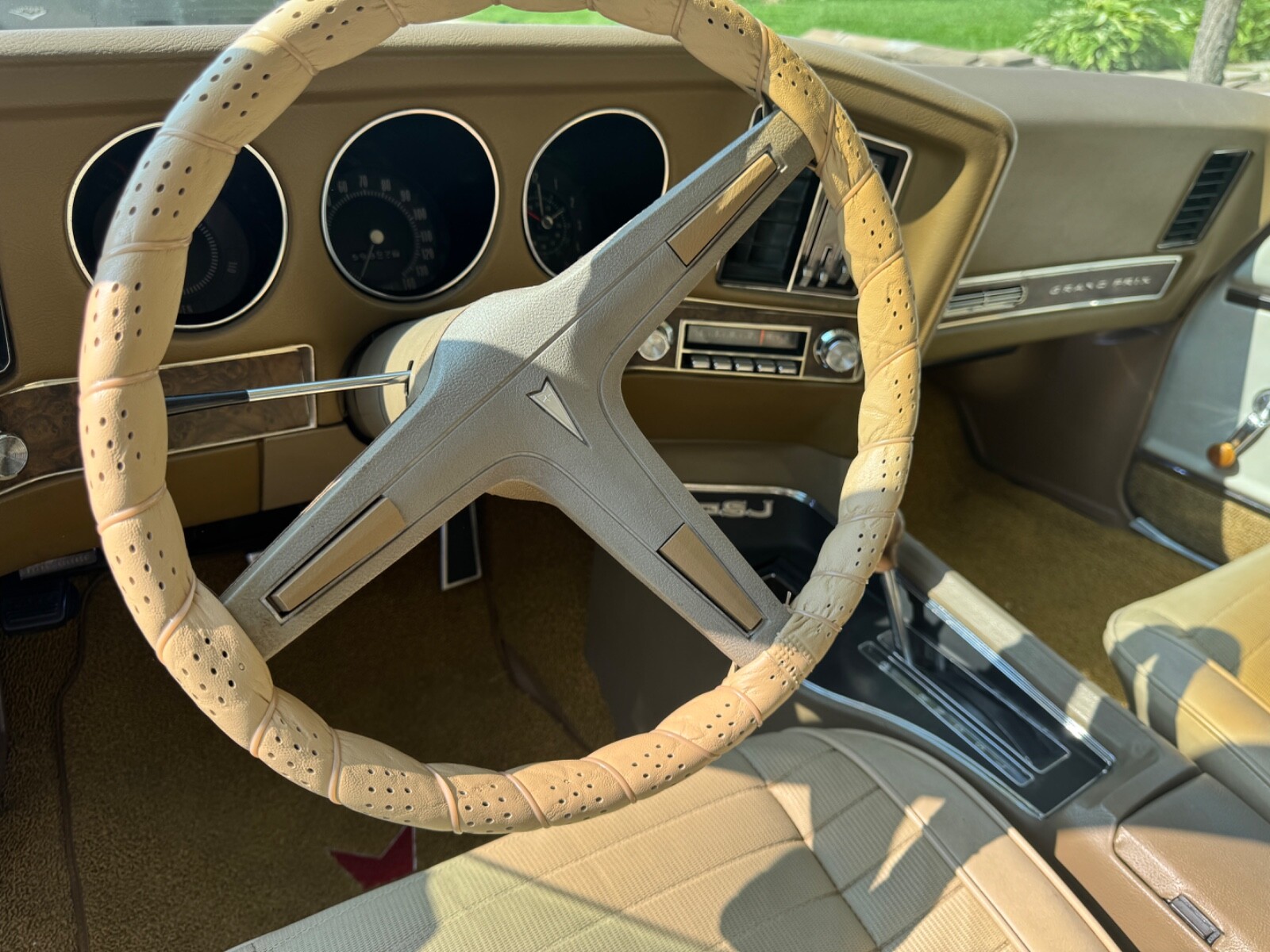 Pontiac-Grand-Prix-1970-Coupe-8