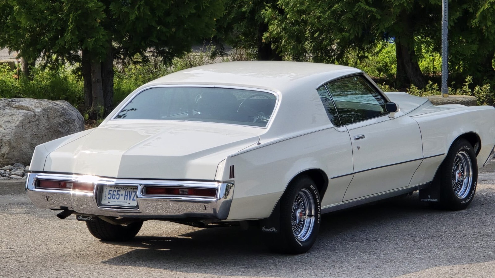 Pontiac-Grand-Prix-1972-Coupe-2