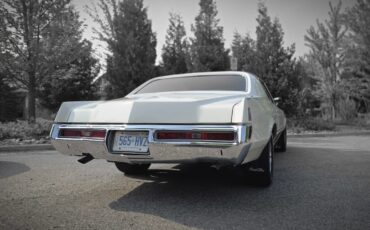 Pontiac-Grand-Prix-1972-Coupe-8