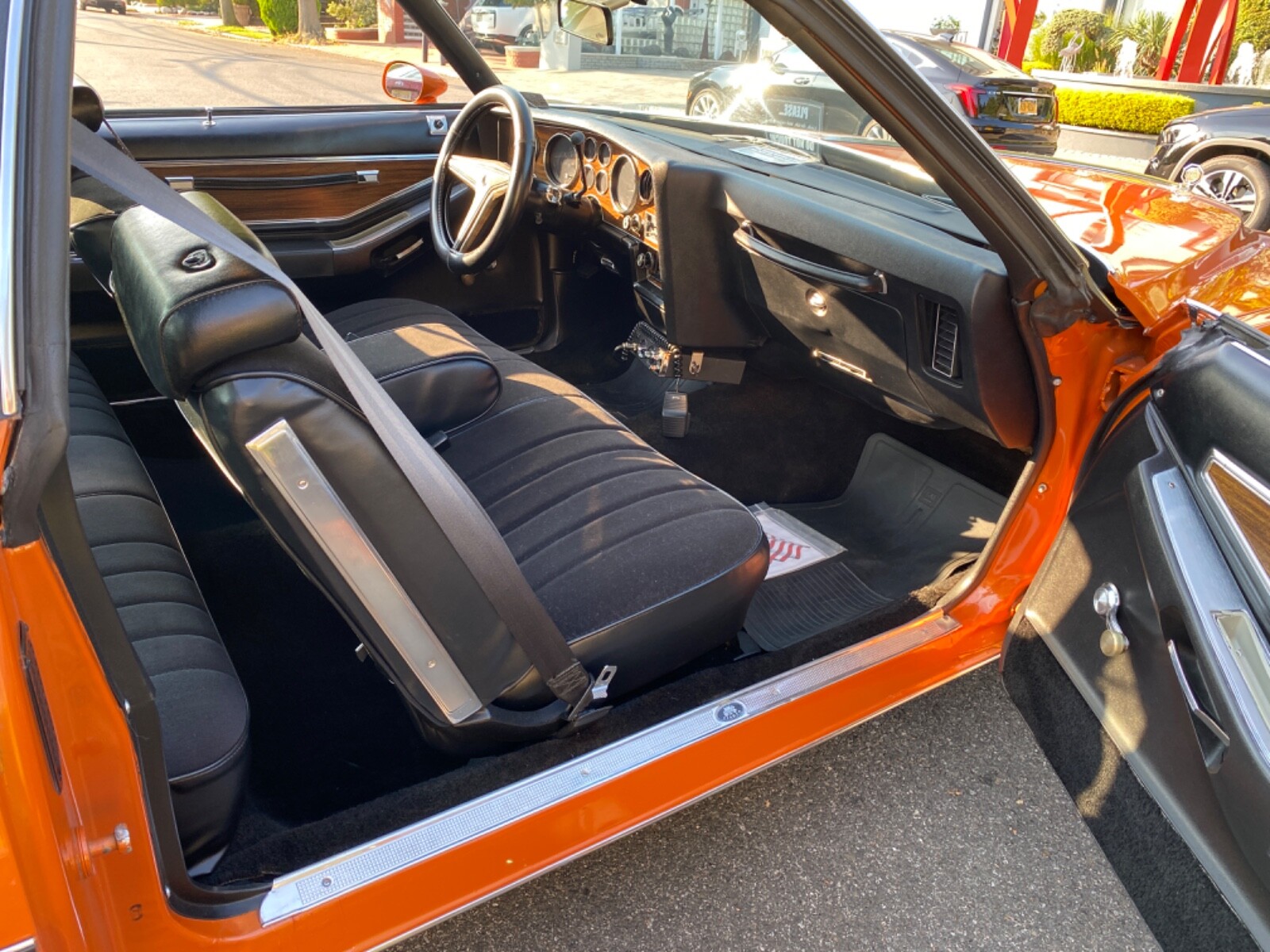 Pontiac-Grand-Prix-1977-Coupe-11