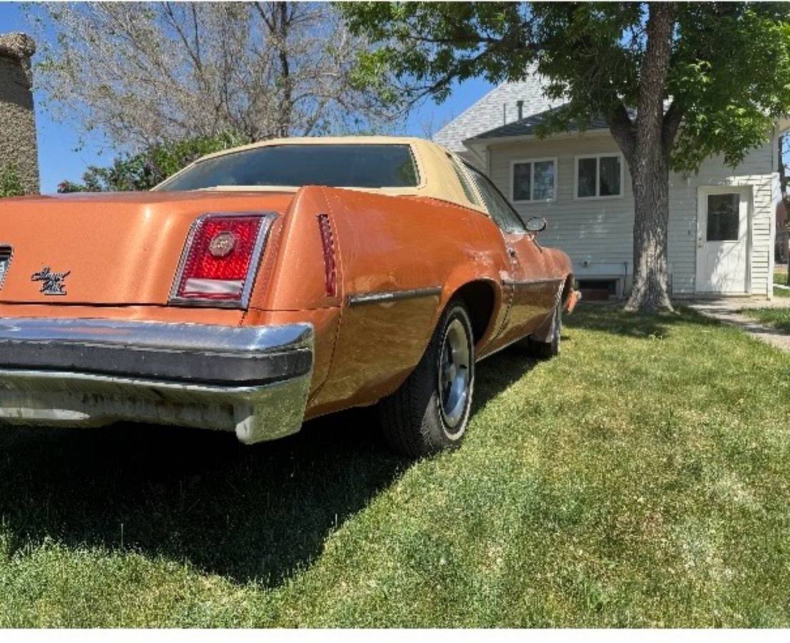Pontiac Grand prix  1976 orange