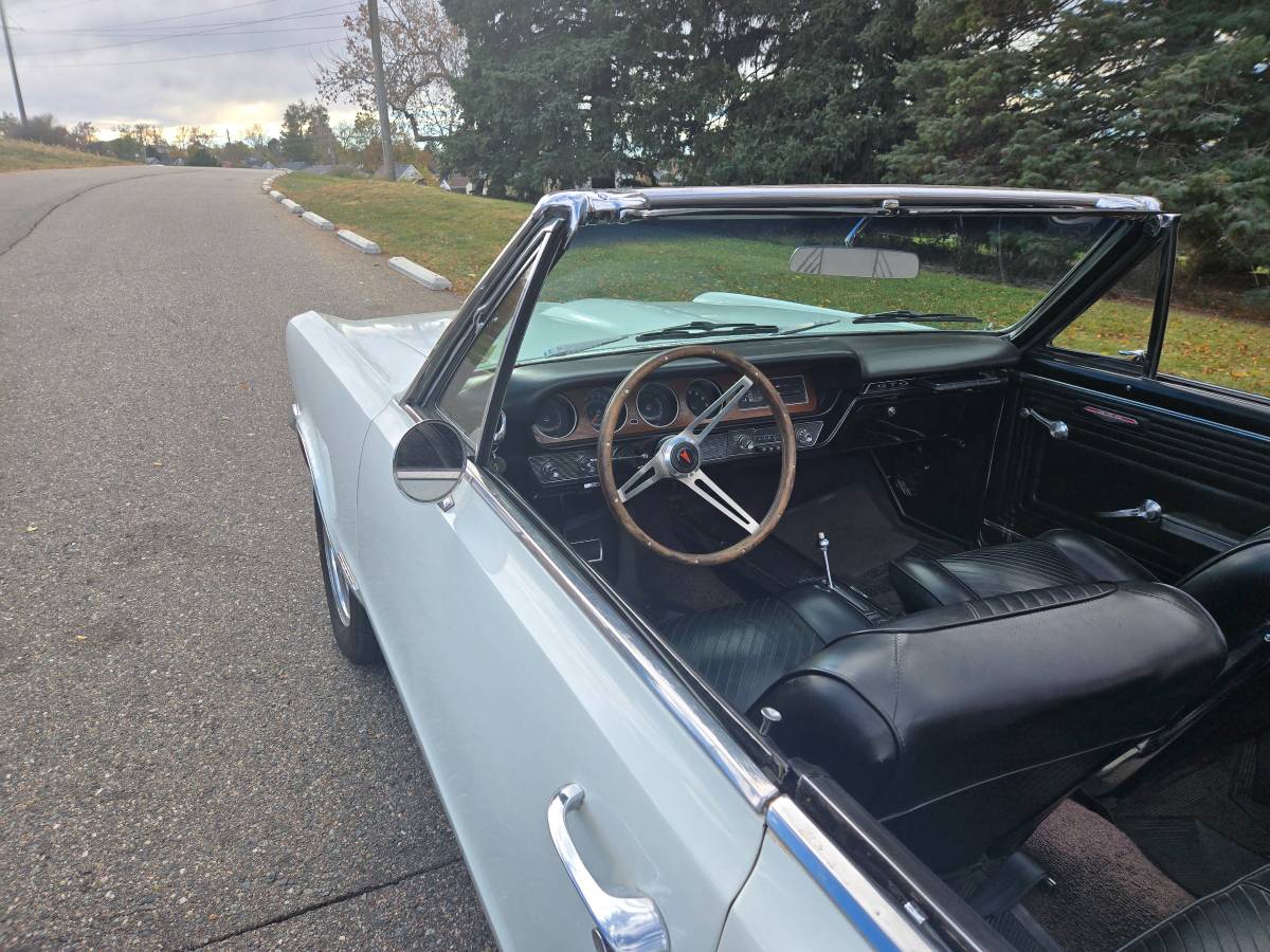 Pontiac-Gto-convertible-1965-white-15