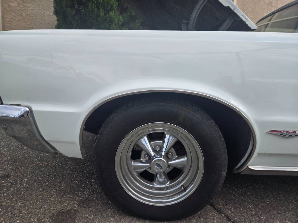 Pontiac-Gto-convertible-1965-white-3