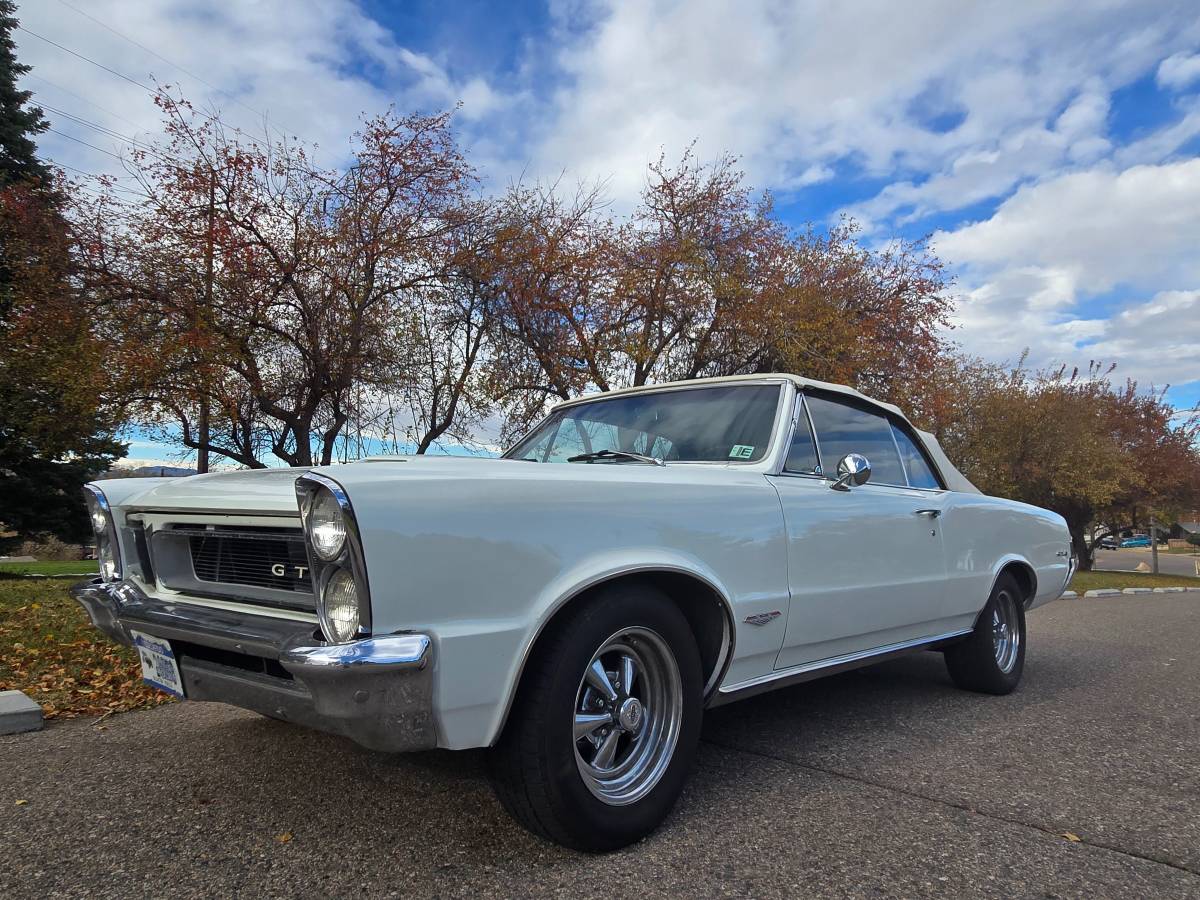 Pontiac-Gto-convertible-1965-white-6
