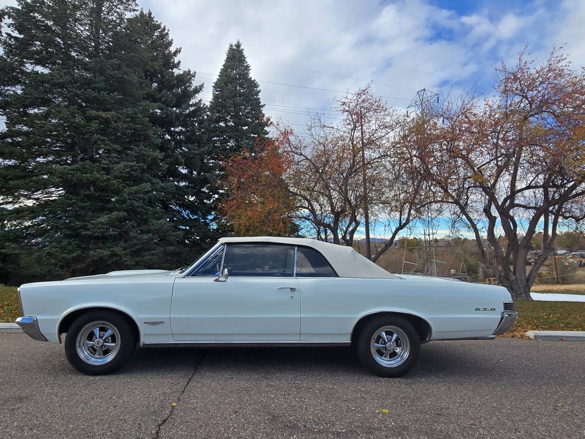 Pontiac-Gto-convertible-1965-white-7