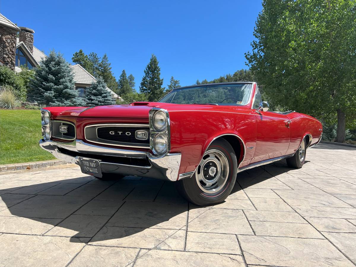 Pontiac-Gto-convertible-1966-red