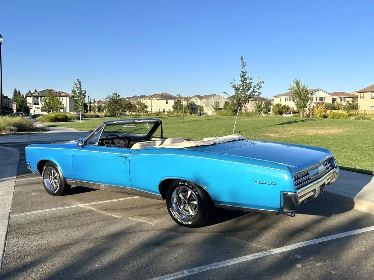 Pontiac-Gto-convertible-tribute-1967-blue-1