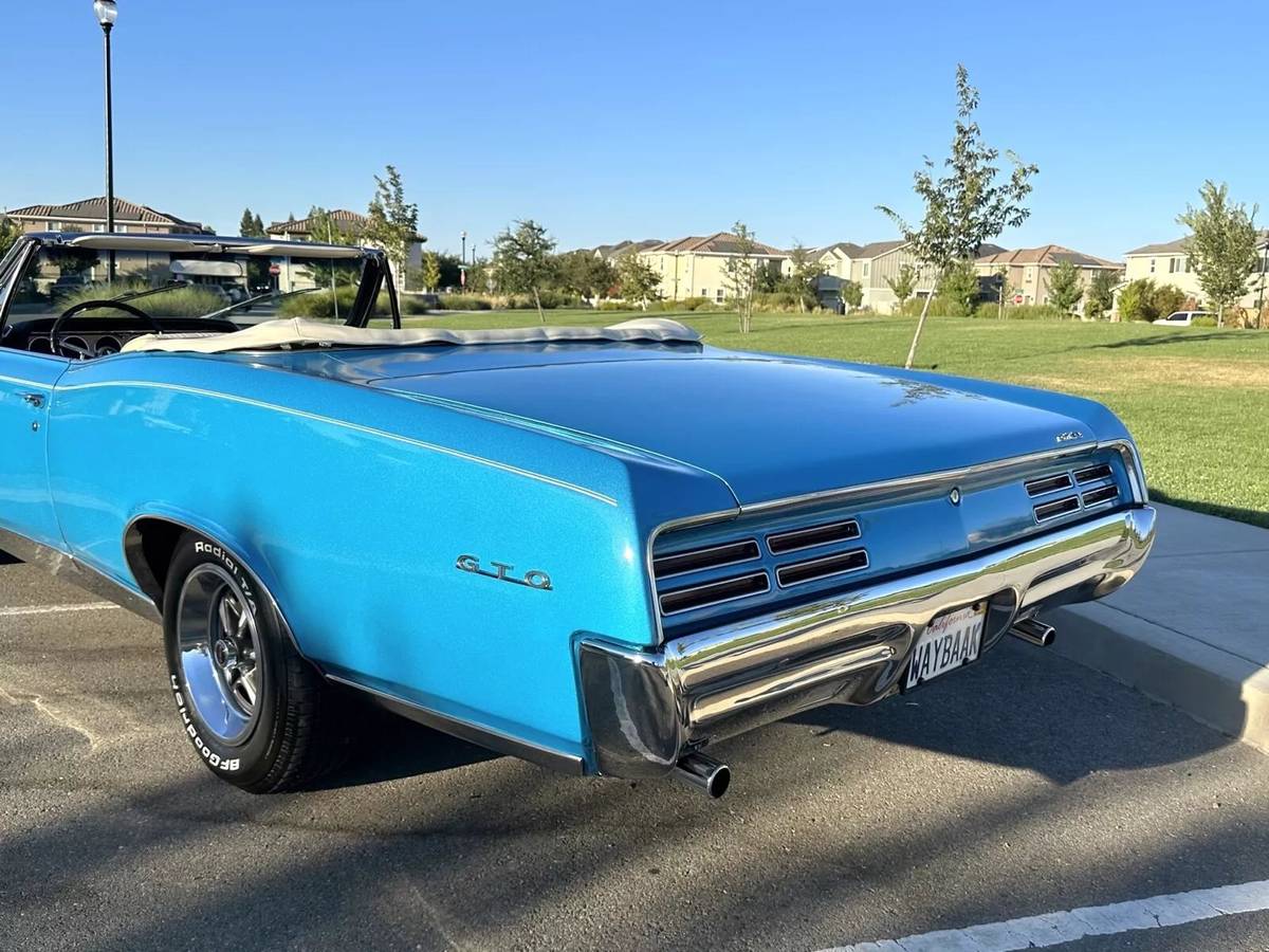 Pontiac-Gto-convertible-tribute-1967-blue-2