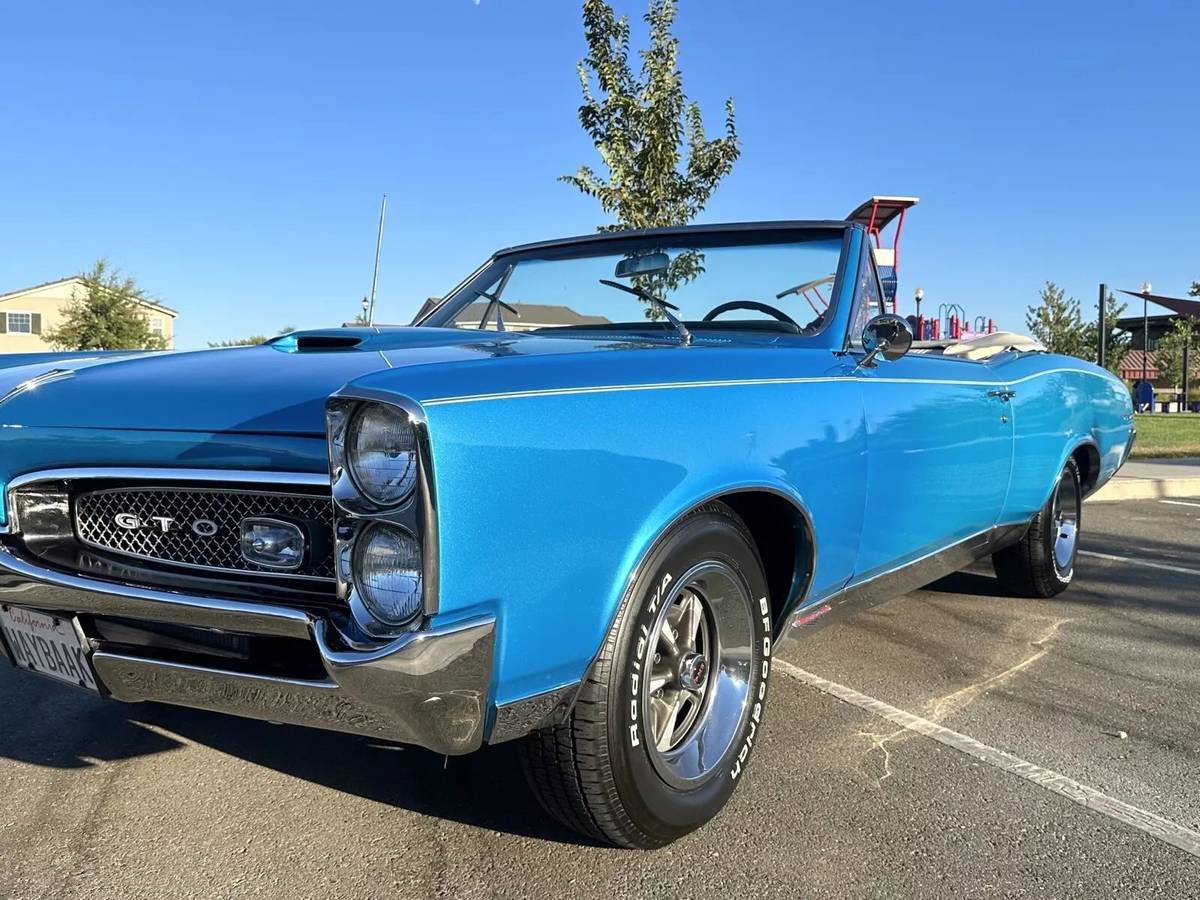 Pontiac-Gto-convertible-tribute-1967-blue-3