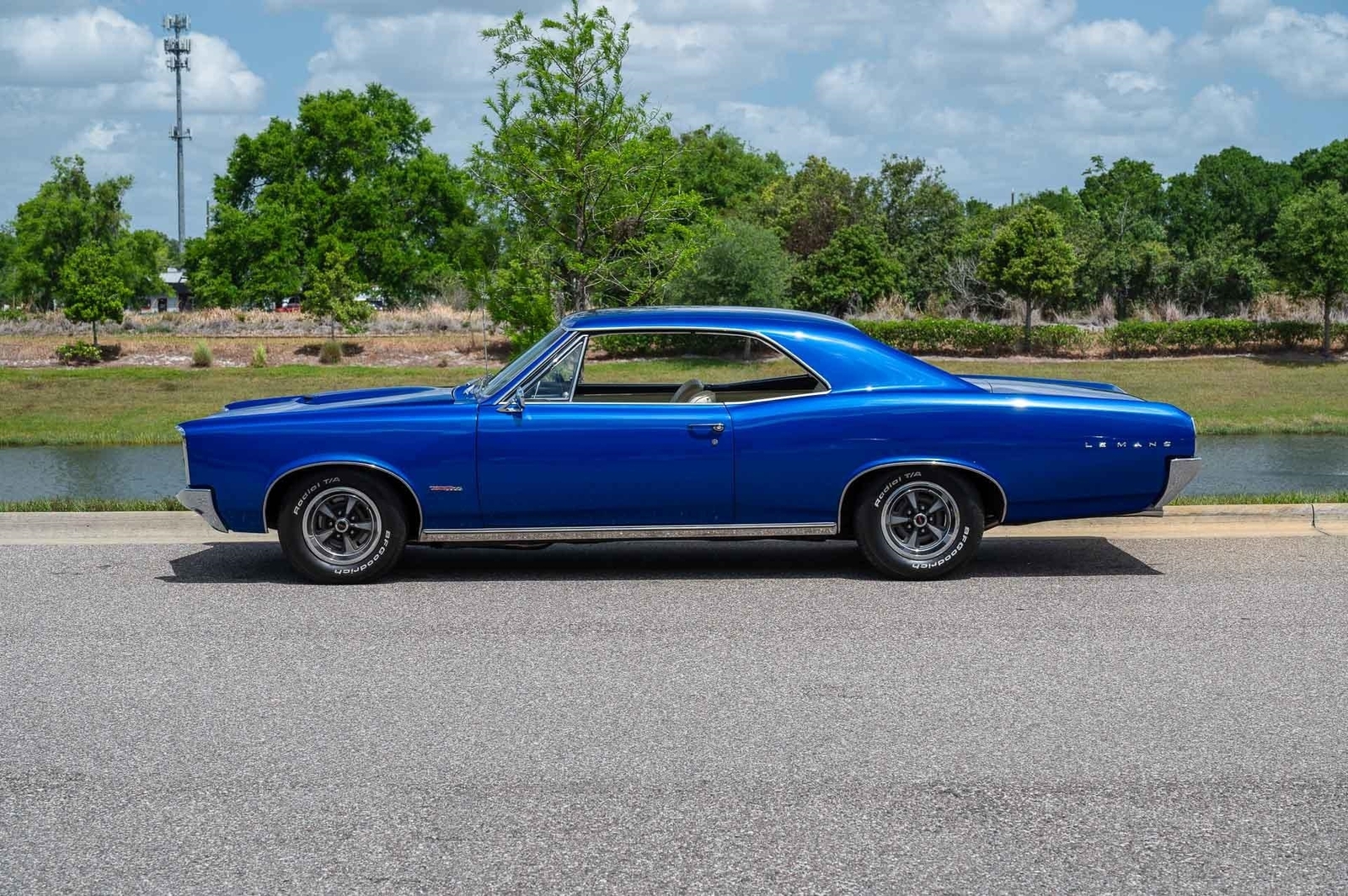 Pontiac-Le-Mans-1966-2-Door-1