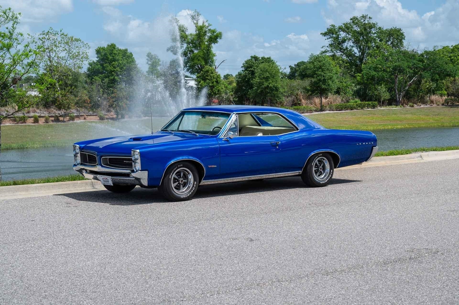 Pontiac-Le-Mans-1966-2-Door-14
