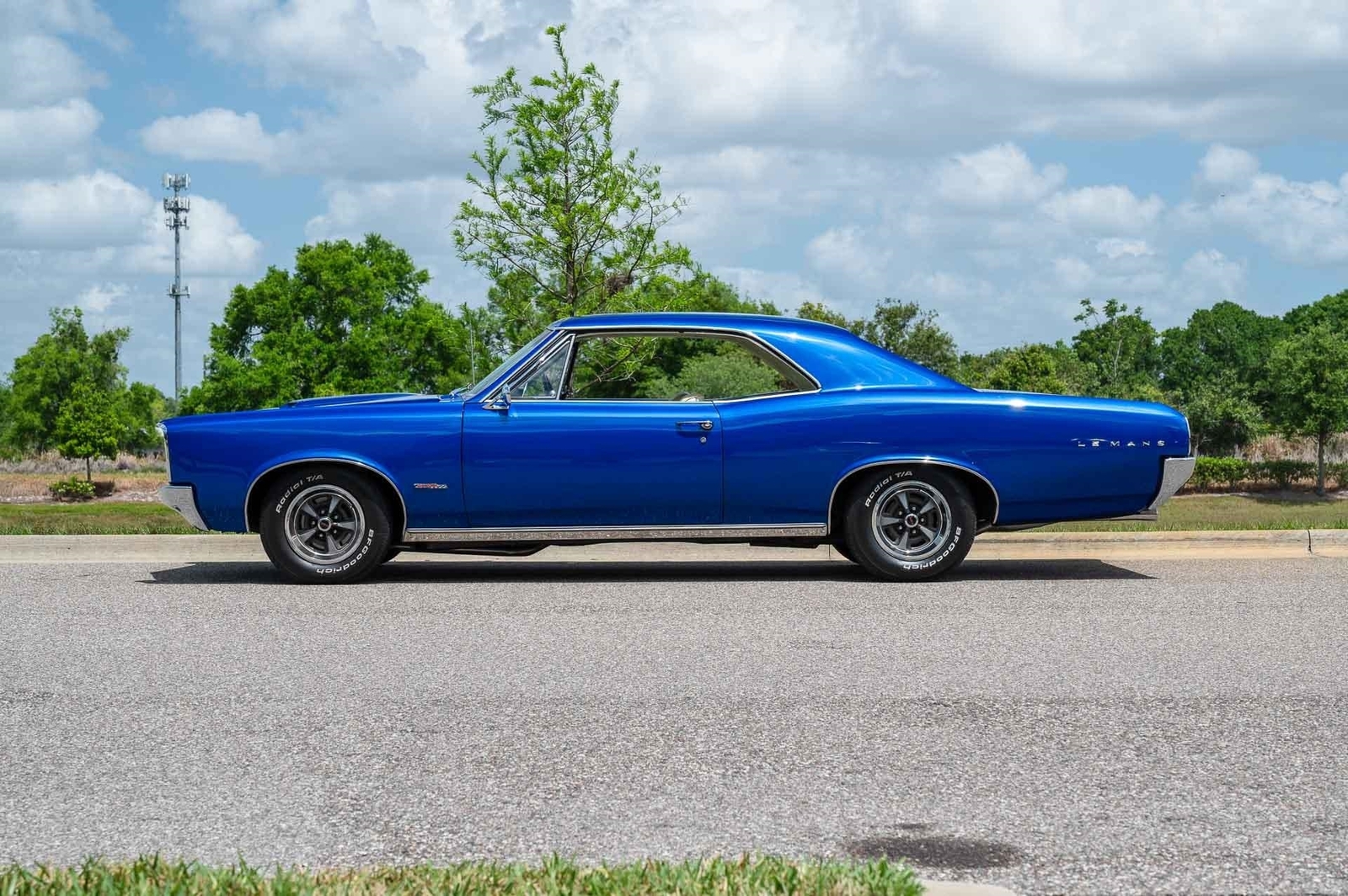 Pontiac-Le-Mans-1966-2-Door-16