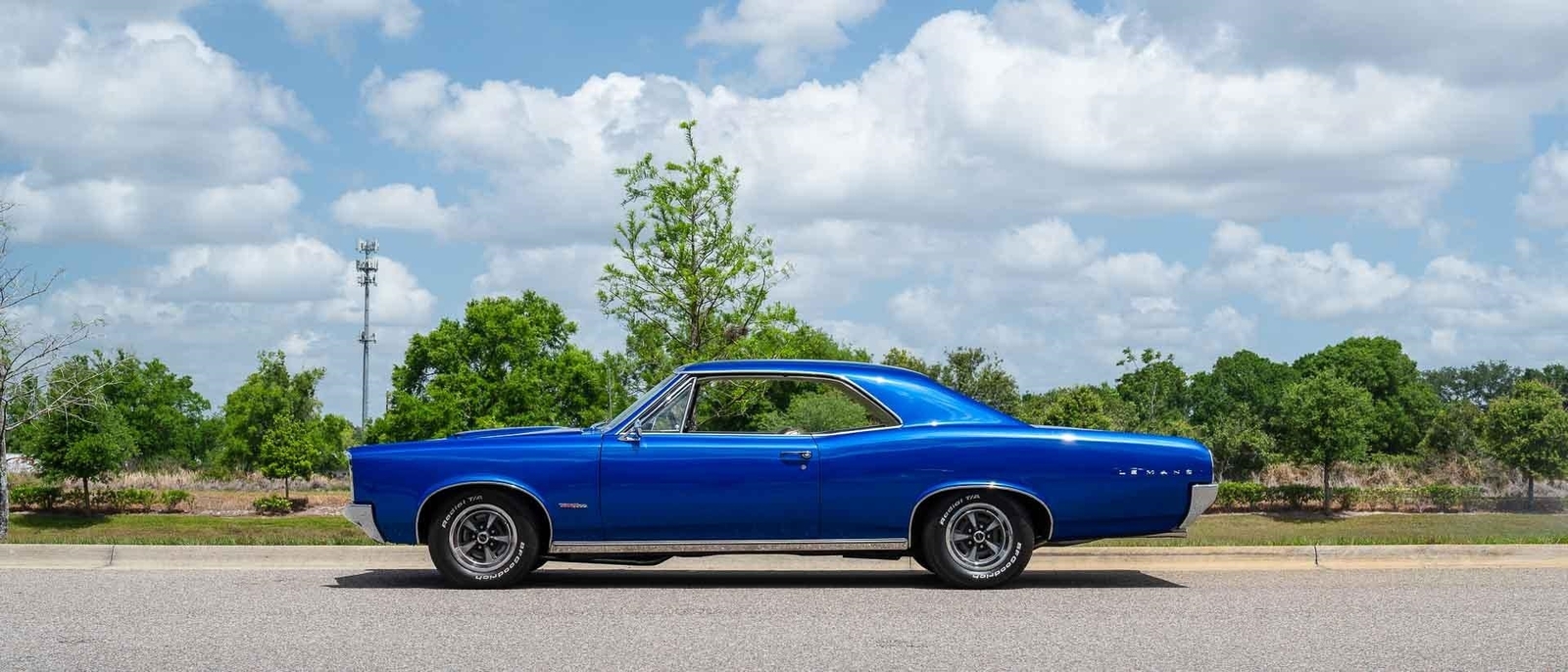 Pontiac-Le-Mans-1966-2-Door-17