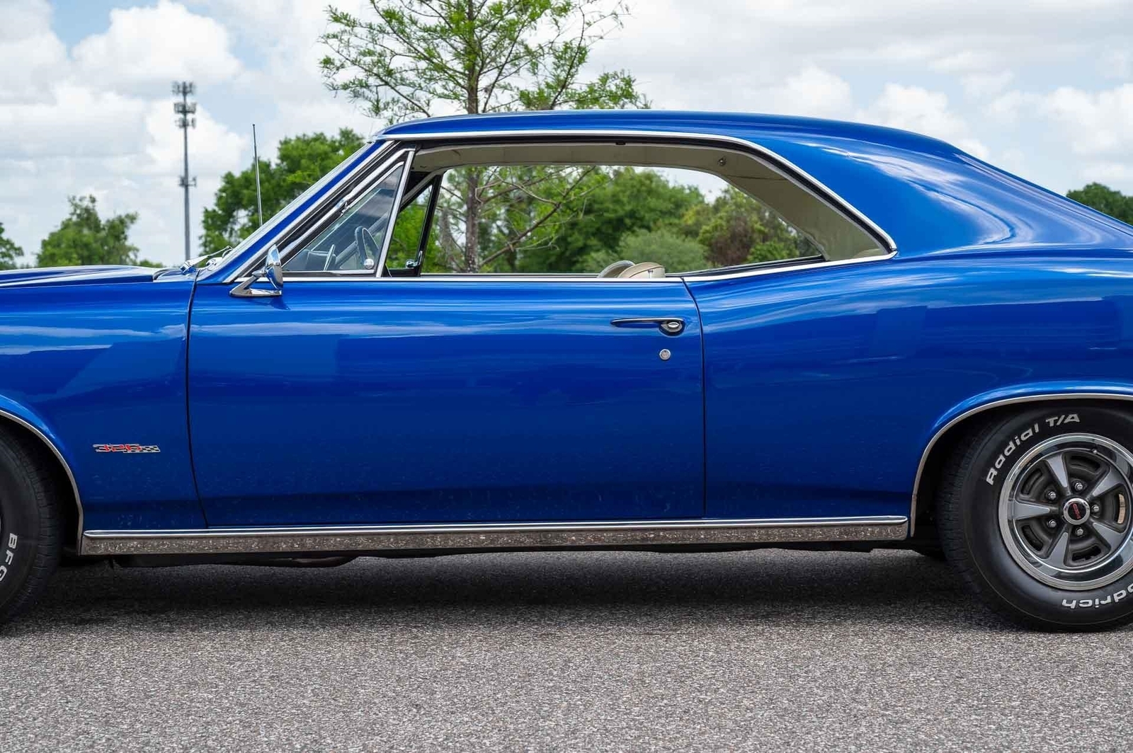 Pontiac-Le-Mans-1966-2-Door-23