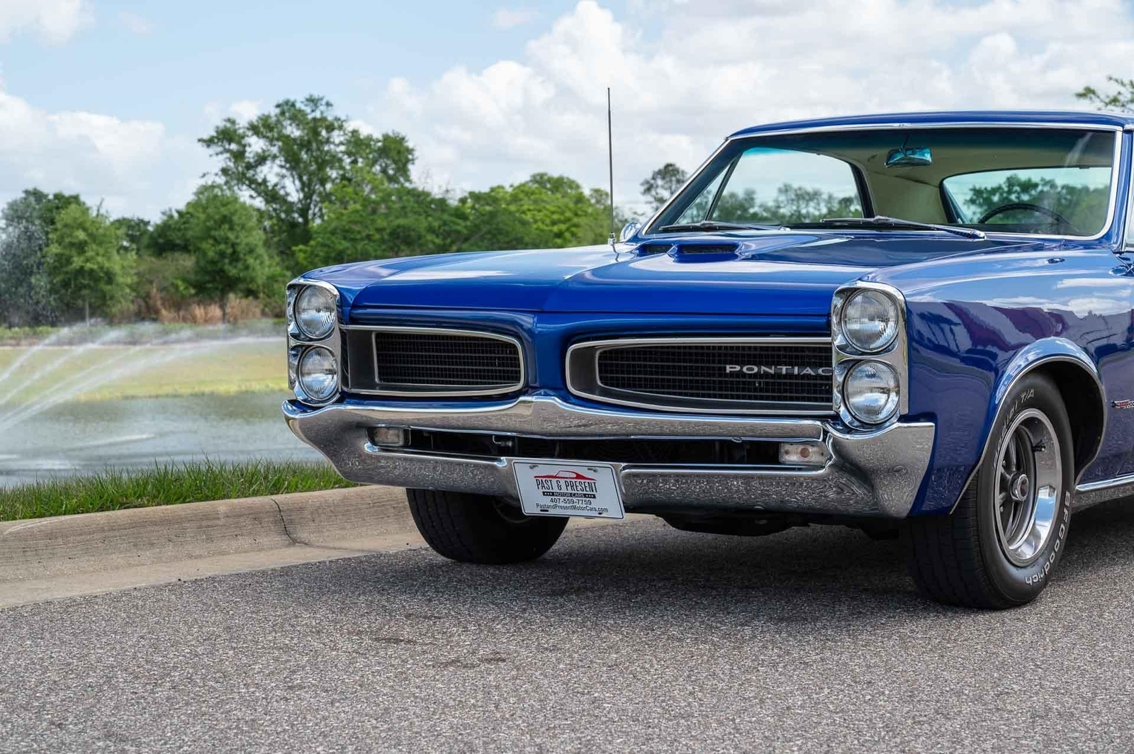 Pontiac-Le-Mans-1966-2-Door-26