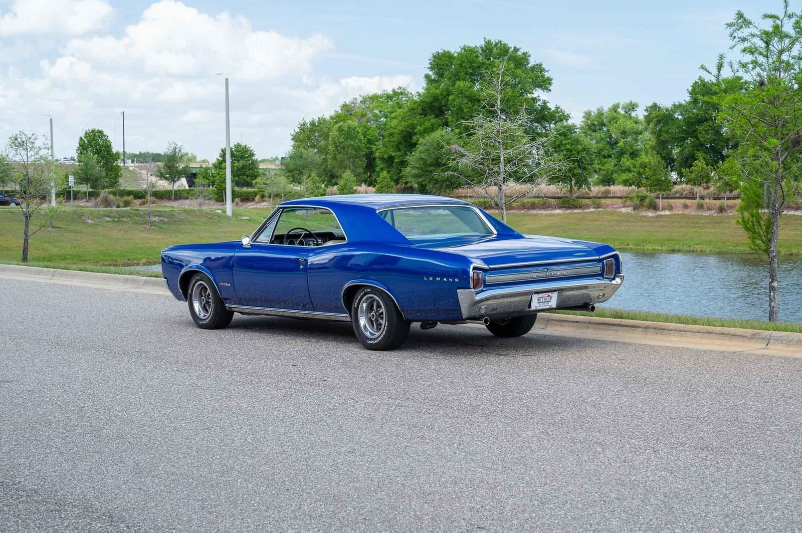 Pontiac-Le-Mans-1966-2-Door-3