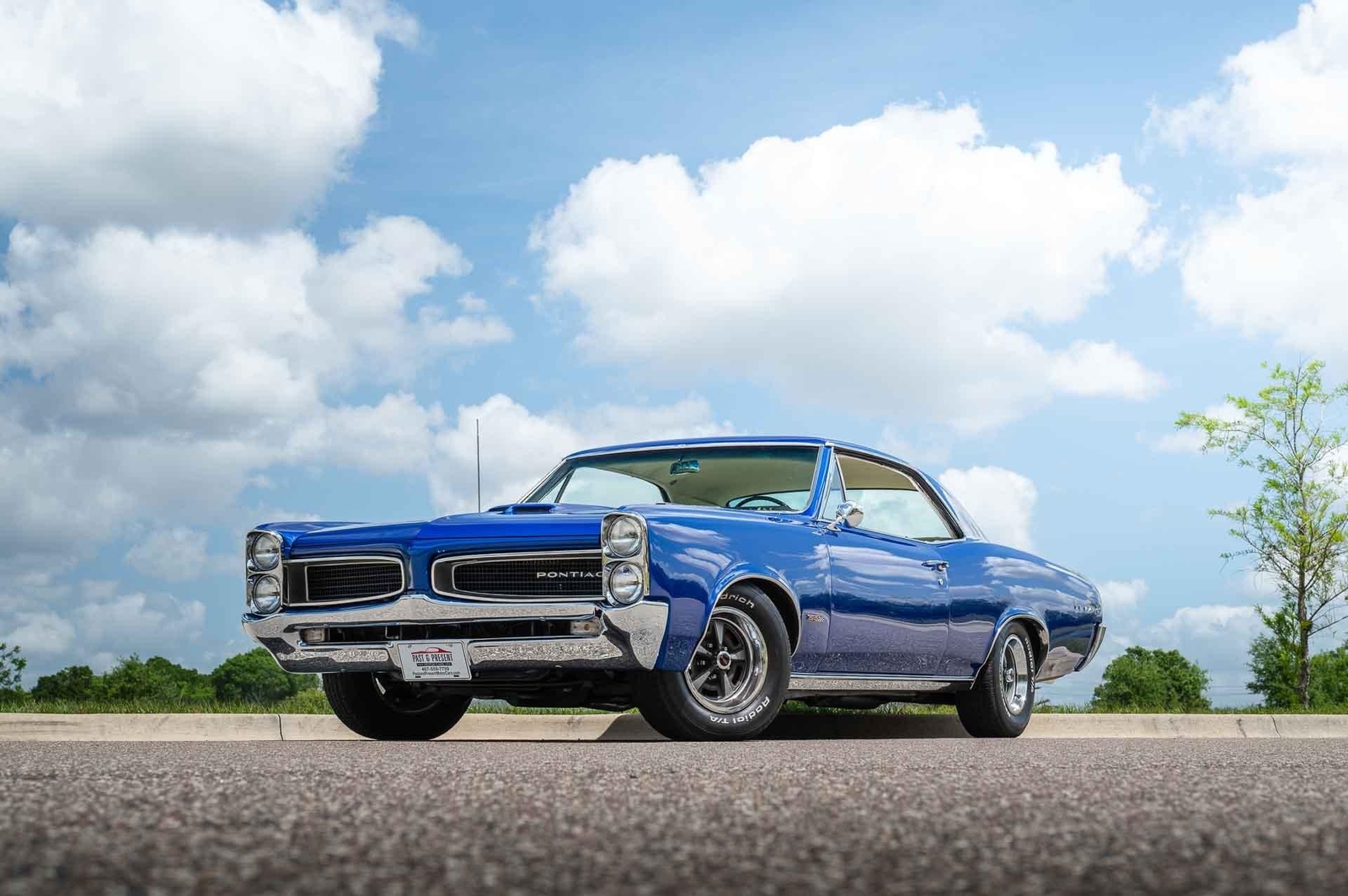 Pontiac-Le-Mans-1966-2-Door-33